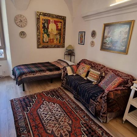 Beautifully Restored Romantic Apartment In The Centre Of Historic Dolcedo Extérieur photo