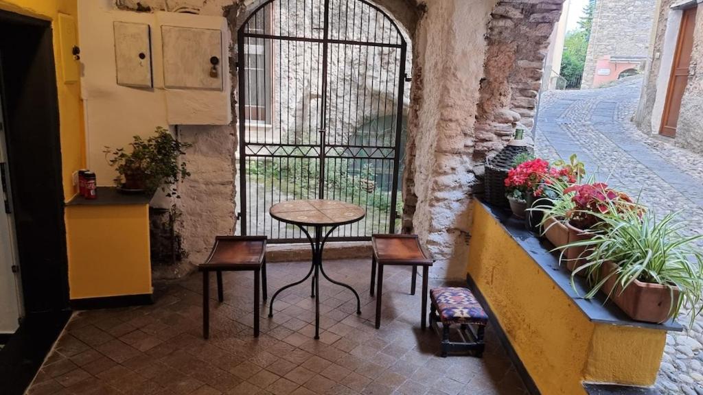 Beautifully Restored Romantic Apartment In The Centre Of Historic Dolcedo Extérieur photo