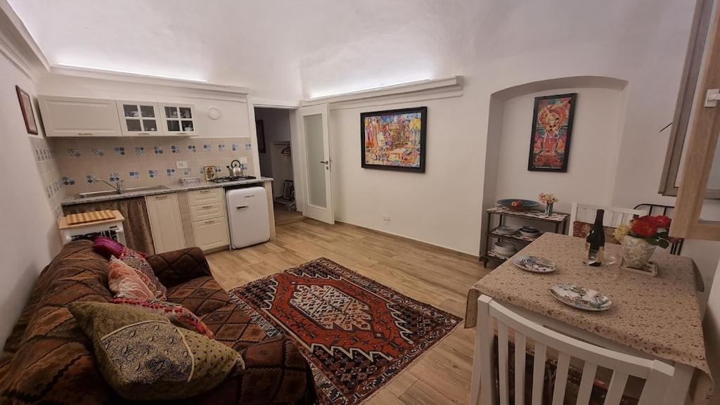Beautifully Restored Romantic Apartment In The Centre Of Historic Dolcedo Extérieur photo