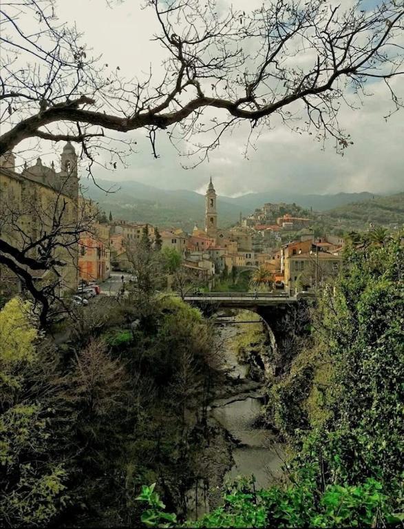 Beautifully Restored Romantic Apartment In The Centre Of Historic Dolcedo Extérieur photo