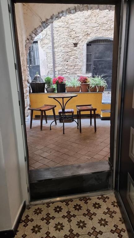 Beautifully Restored Romantic Apartment In The Centre Of Historic Dolcedo Extérieur photo