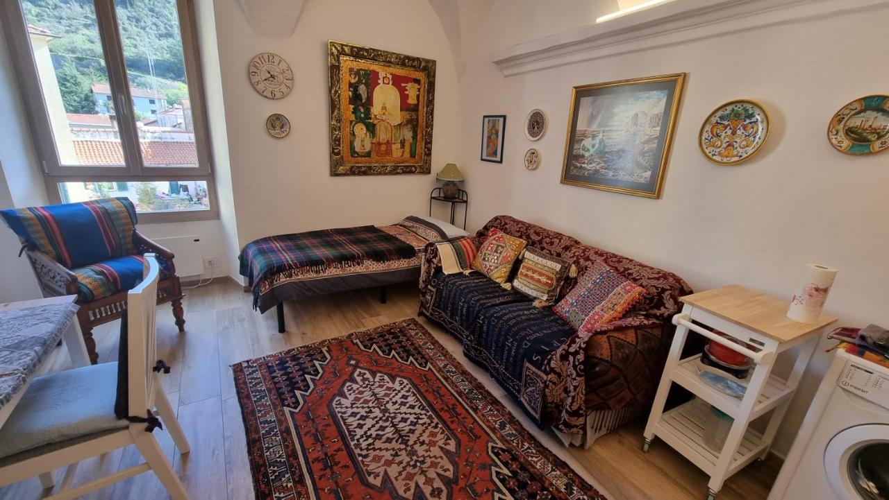 Beautifully Restored Romantic Apartment In The Centre Of Historic Dolcedo Extérieur photo
